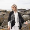 FERDIGSTRIKK - SETESDAL PONCHO SVART/HVIT