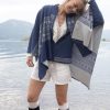 FERDIGSTRIKK - SETESDAL PONCHO DENIMBLÅ/HVIT