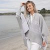 FERDIGSTRIKK - SETESDAL PONCHO LYS GRÅ/HVIT