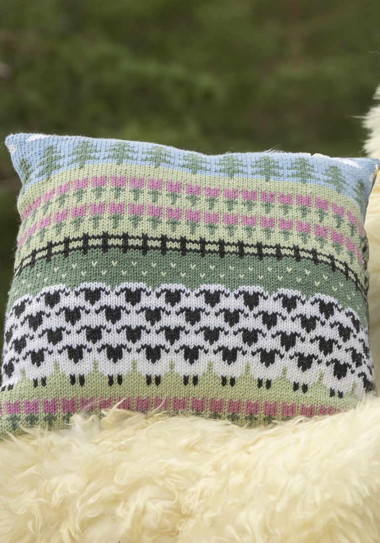 Product image for FLOKKEN PÅ FERIE PUTE 2427-17A